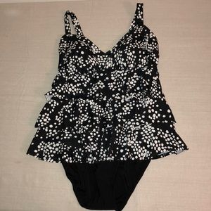 Cute ruffled one piece bathing suit w/ design